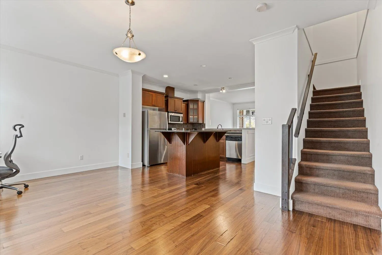 8 5837 SAPPERS WAY|Garrison Crossing