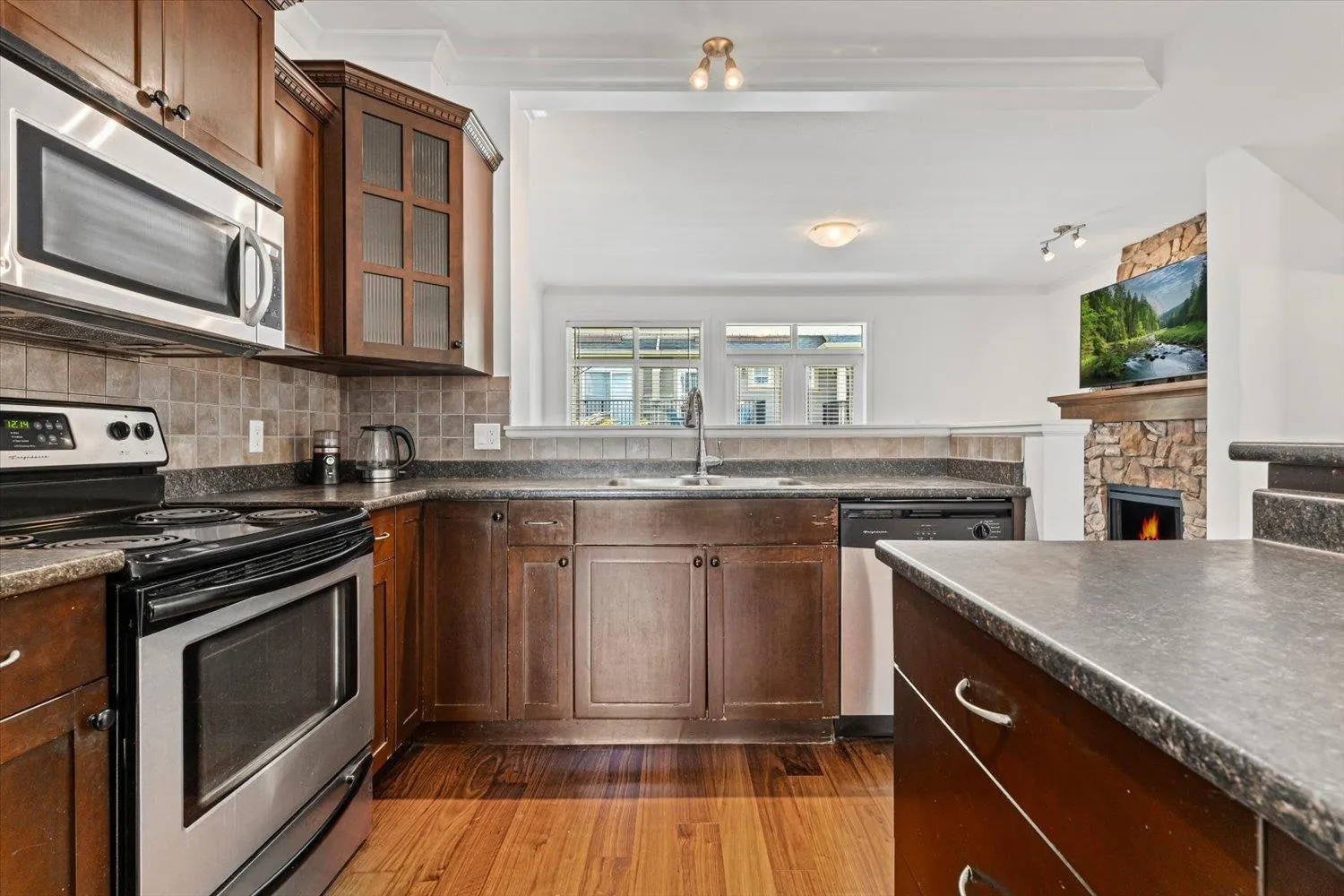8 5837 SAPPERS WAY|Garrison Crossing