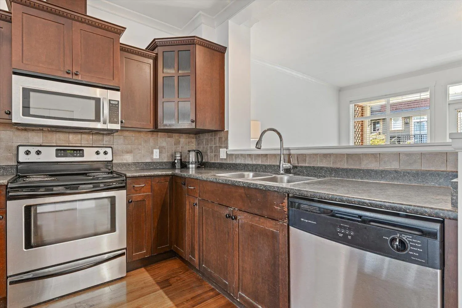 8 5837 SAPPERS WAY|Garrison Crossing