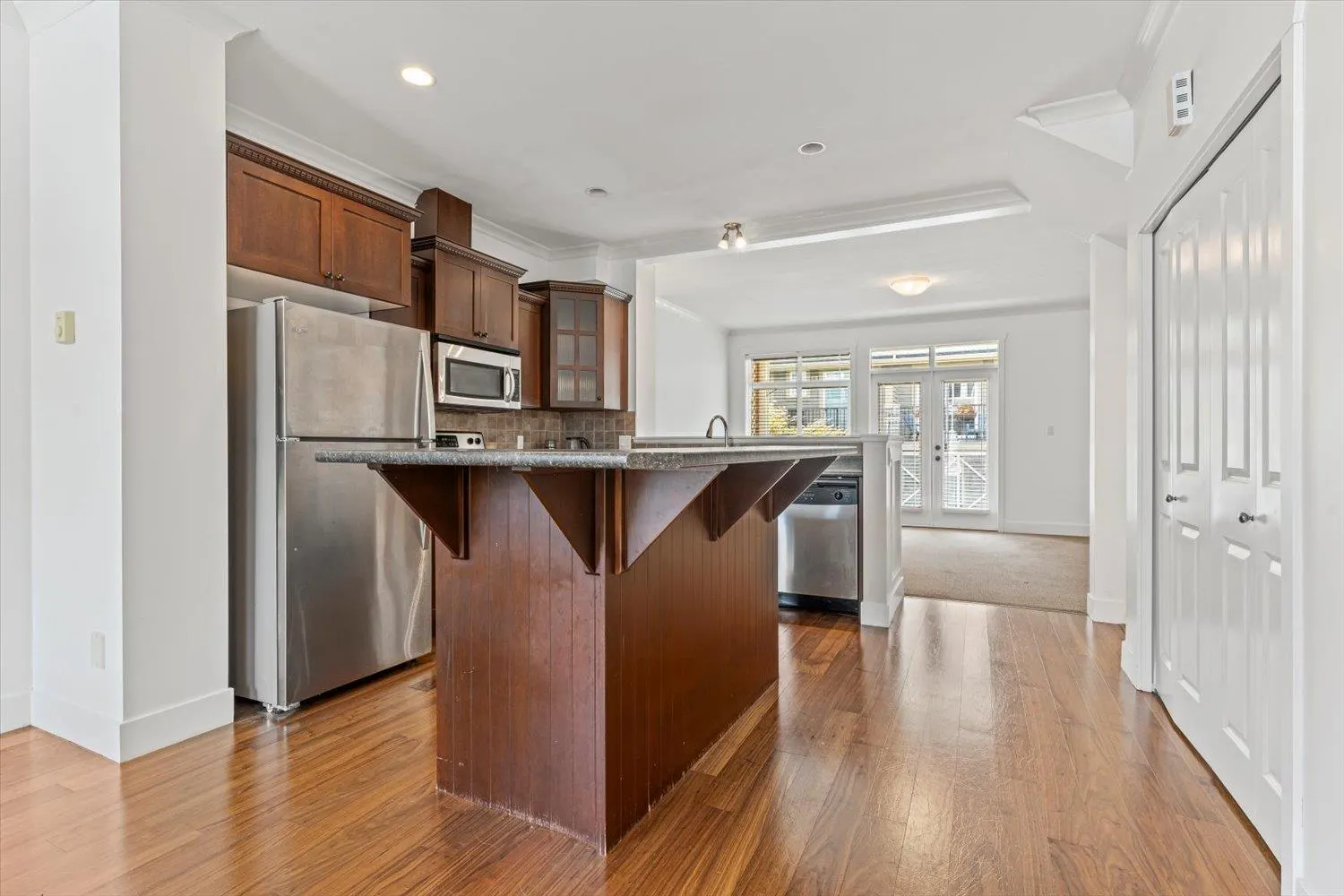 8 5837 SAPPERS WAY|Garrison Crossing