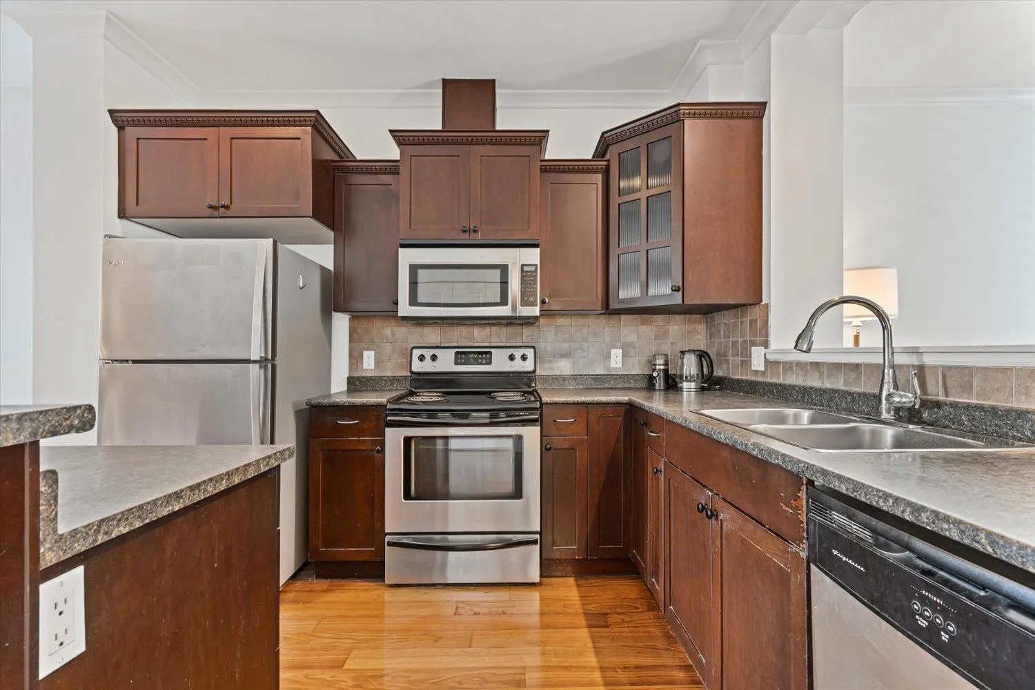 8 5837 SAPPERS WAY|Garrison Crossing