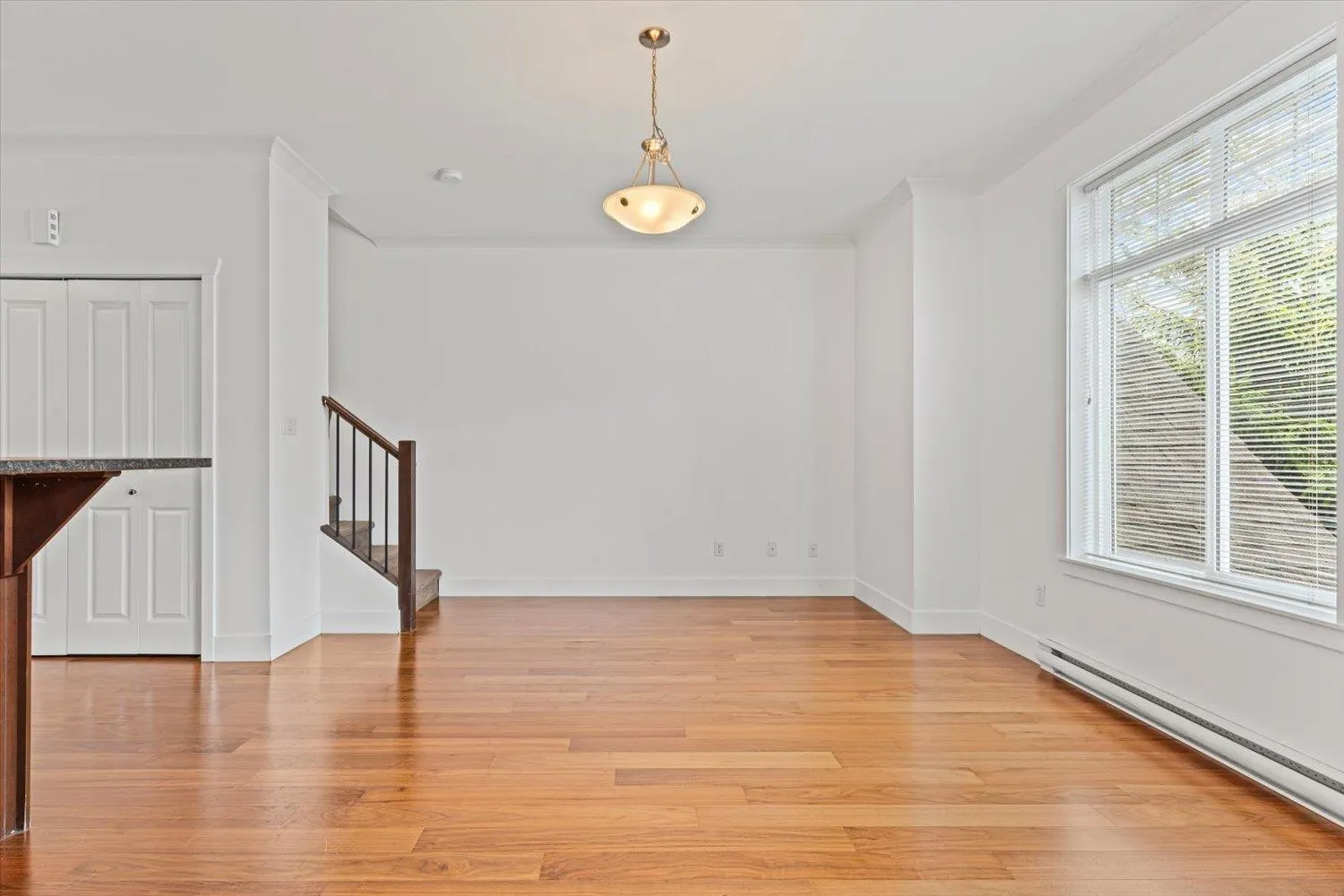 8 5837 SAPPERS WAY|Garrison Crossing
