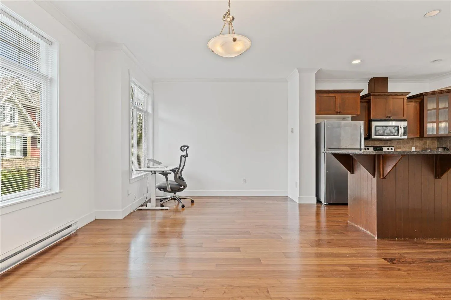 8 5837 SAPPERS WAY|Garrison Crossing