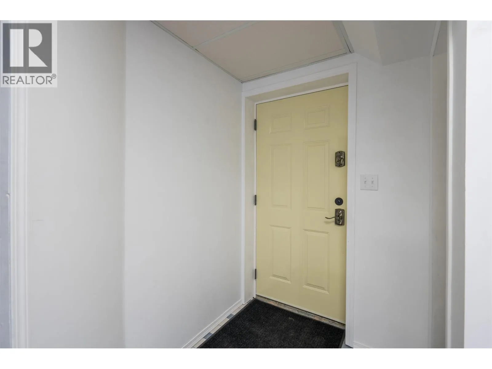 3895 CHRISTOPHER DRIVE