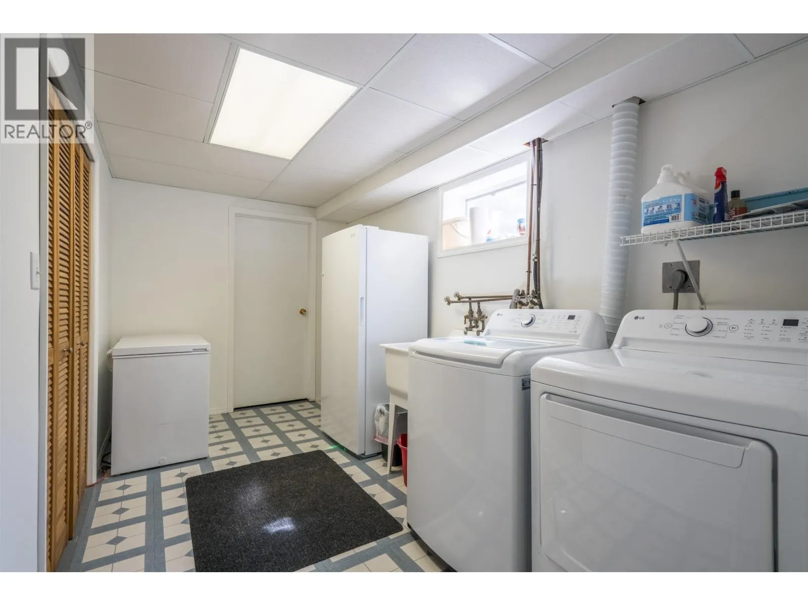 3895 CHRISTOPHER DRIVE