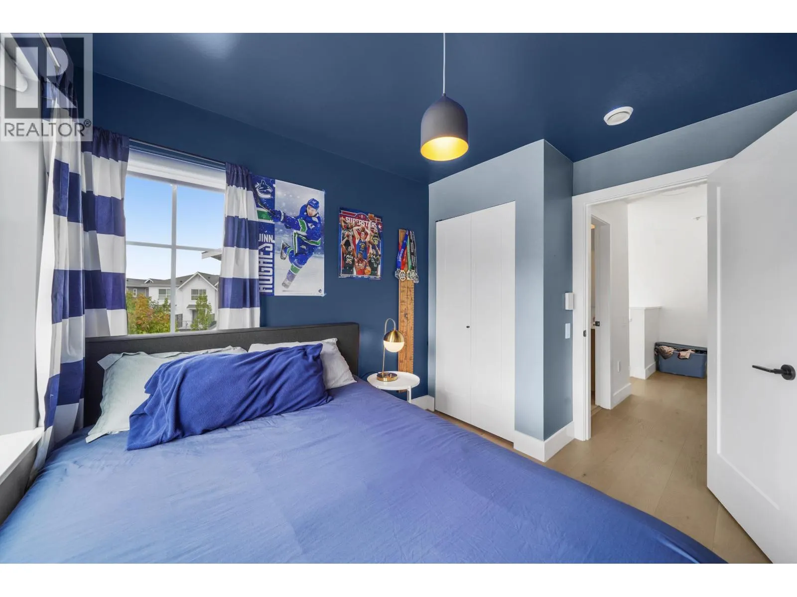 13 4638 ORCA WAY