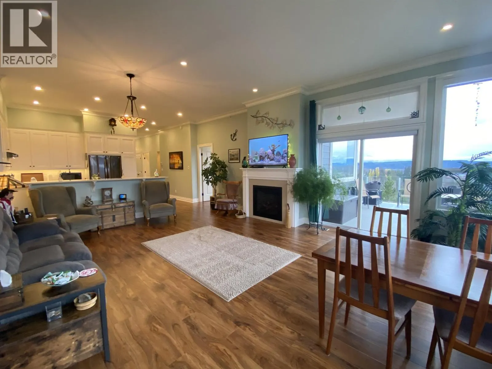 18 4022 YEO STREET