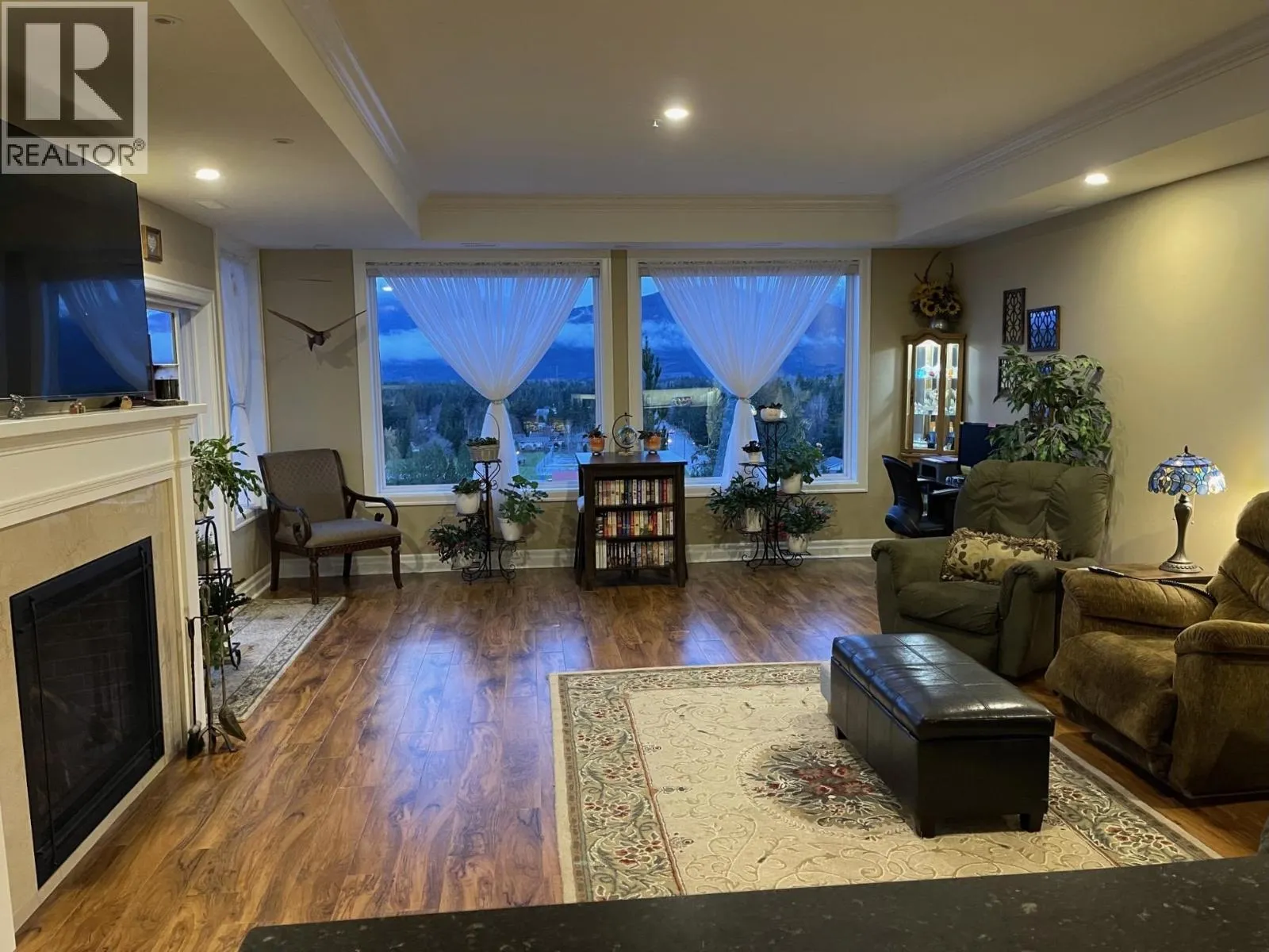 18 4022 YEO STREET