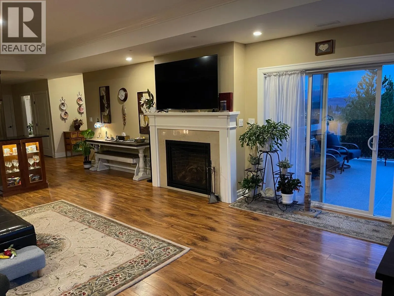 18 4022 YEO STREET