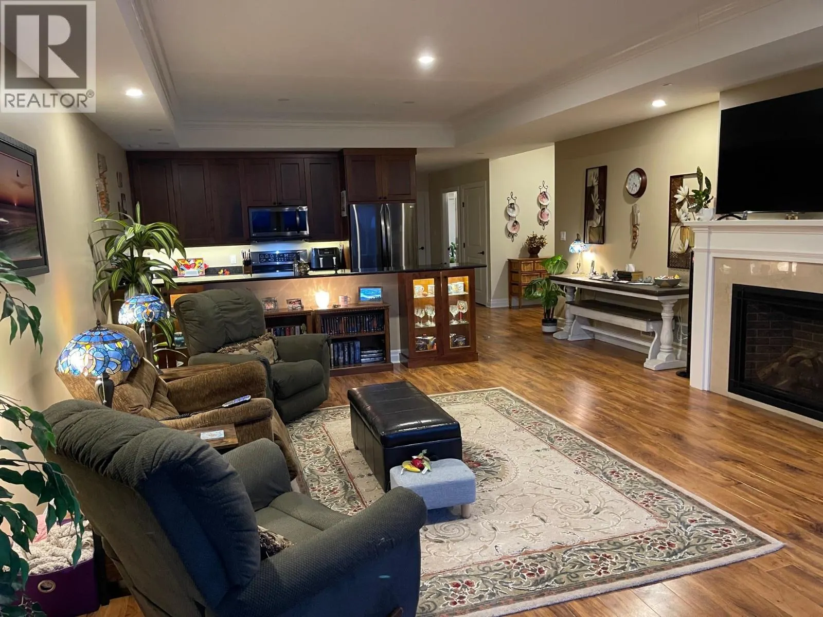 18 4022 YEO STREET