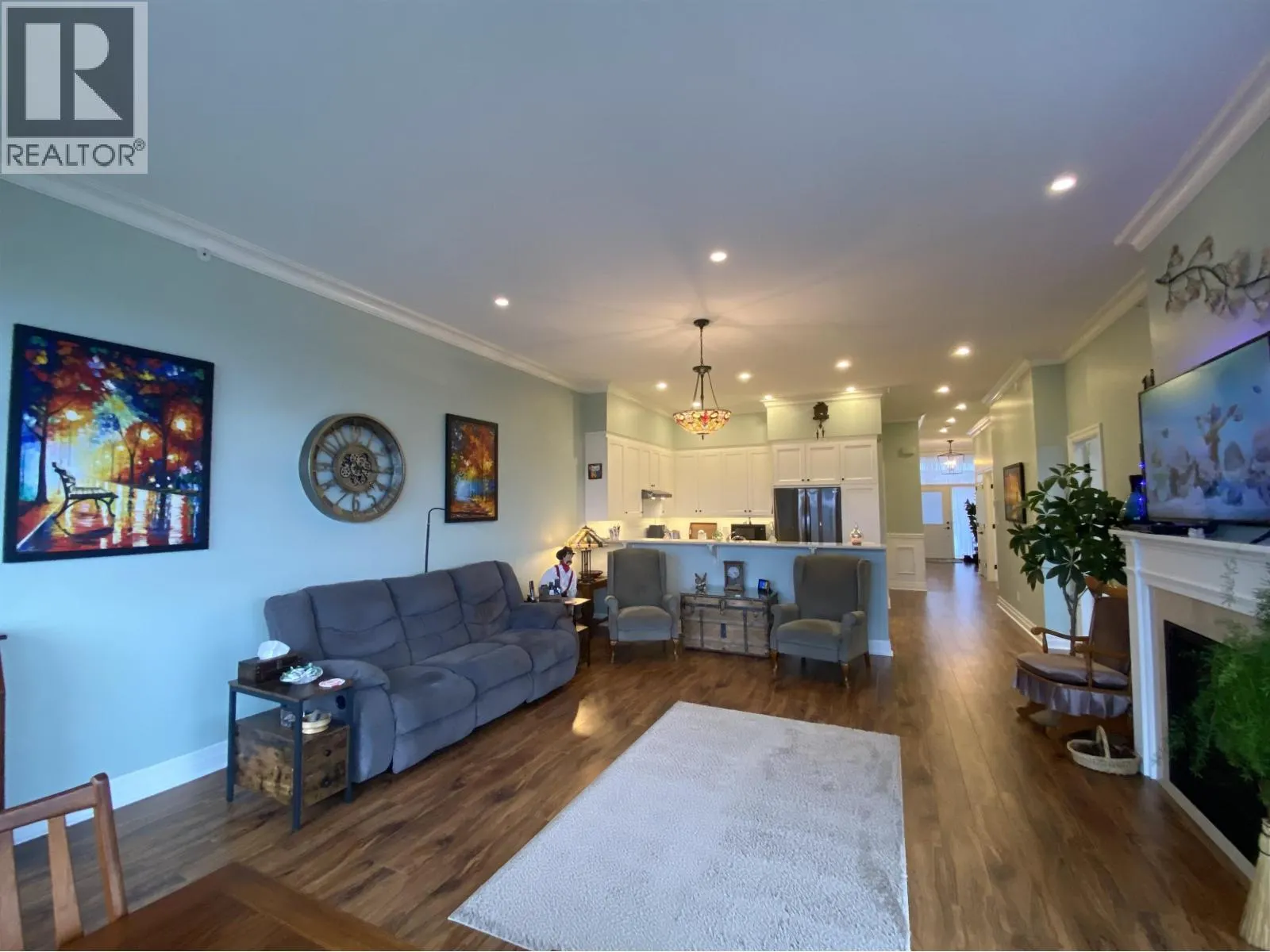 18 4022 YEO STREET