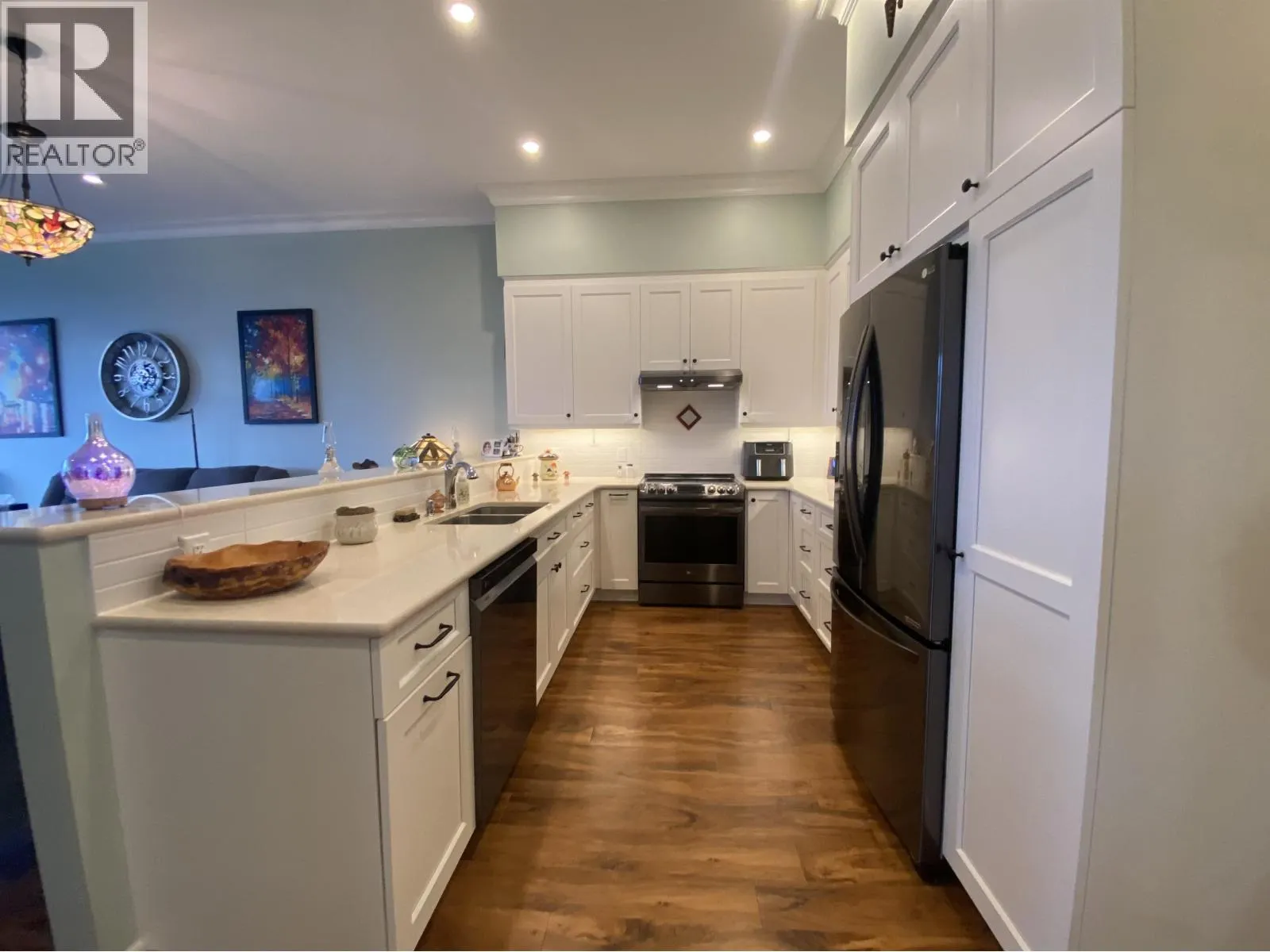18 4022 YEO STREET