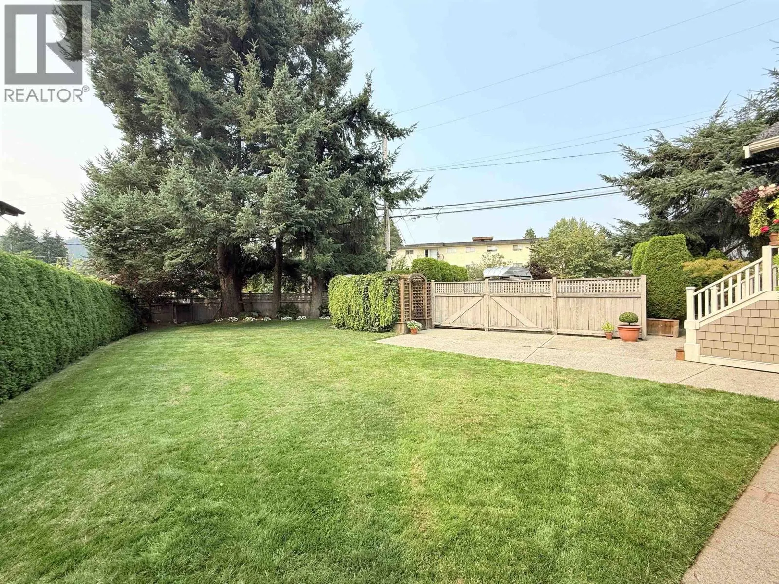 680 THOMPSON AVENUE