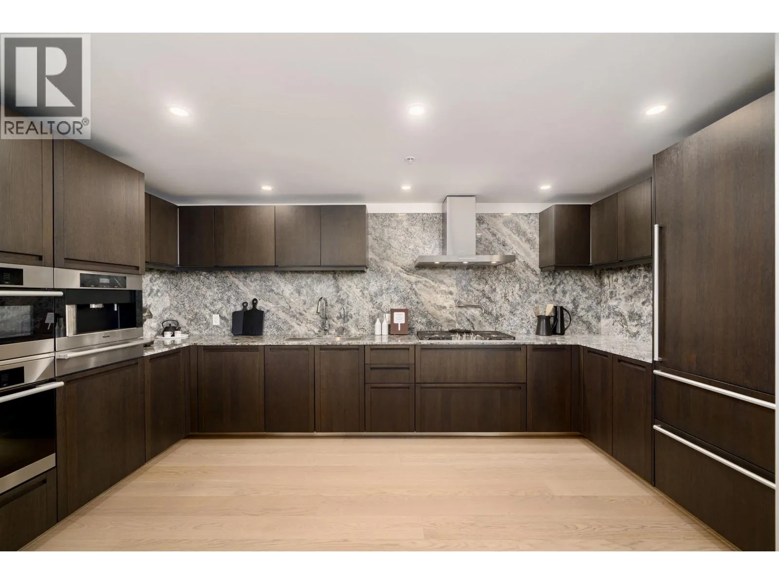 4102 1011 W CORDOVA STREET