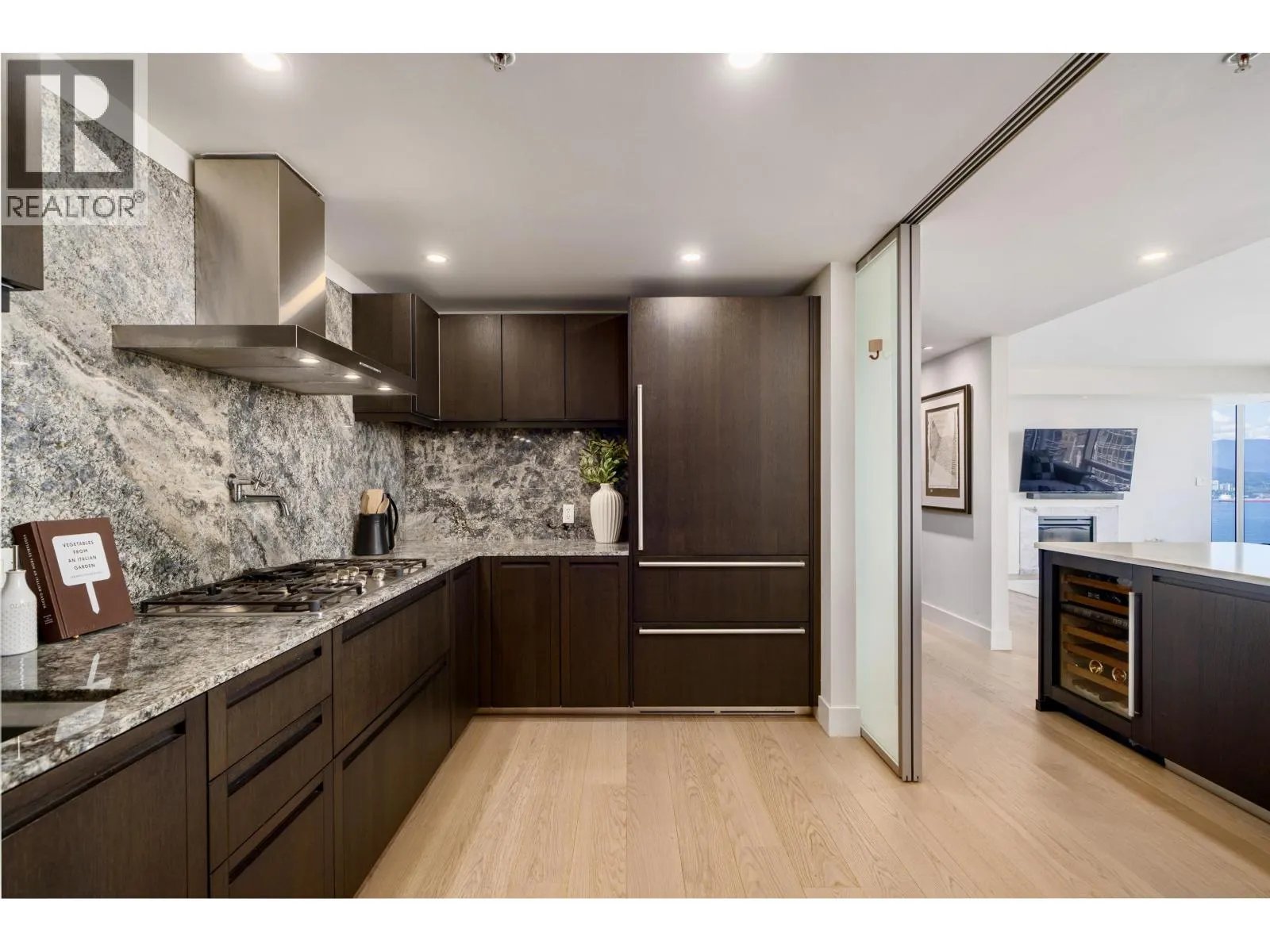 4102 1011 W CORDOVA STREET