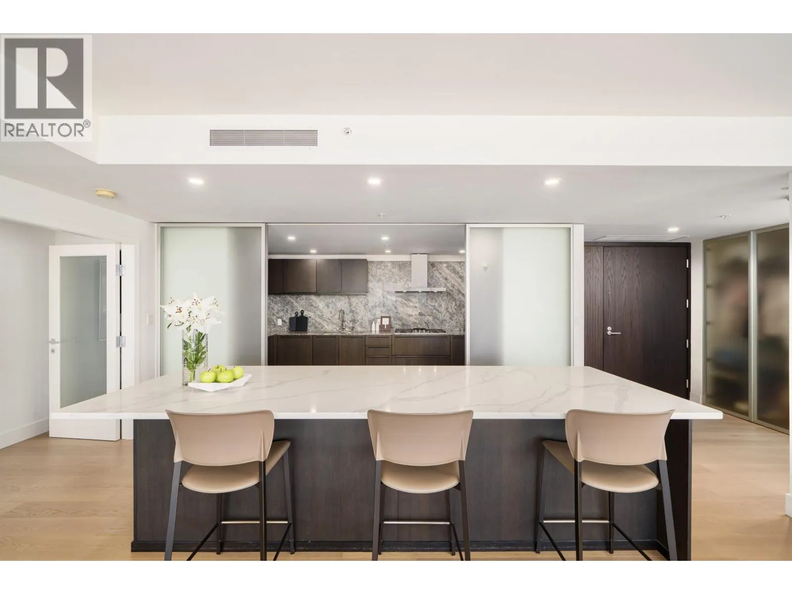 4102 1011 W CORDOVA STREET