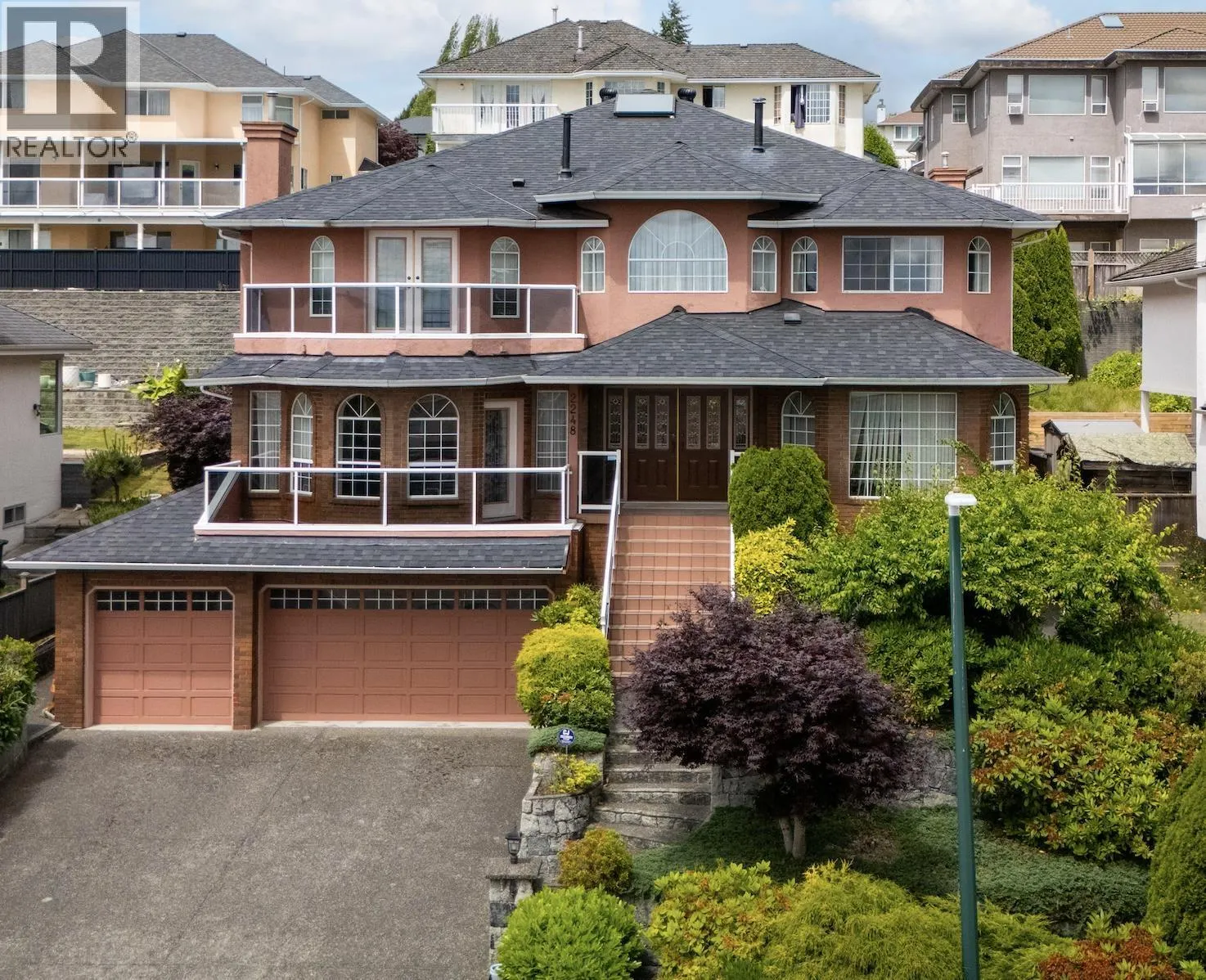 2248 SICAMOUS AVENUE