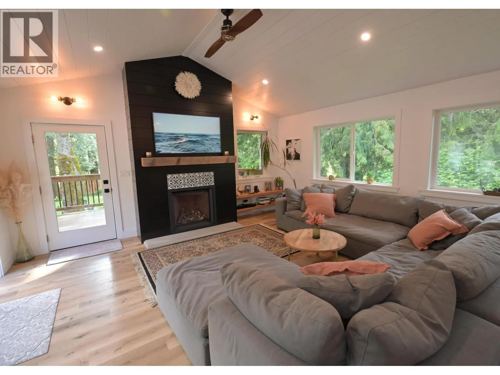 8097 SOUTHWOOD ROAD