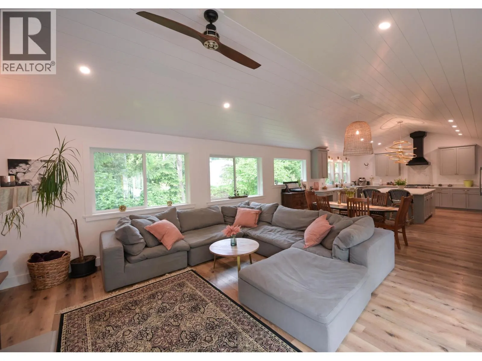 8097 SOUTHWOOD ROAD