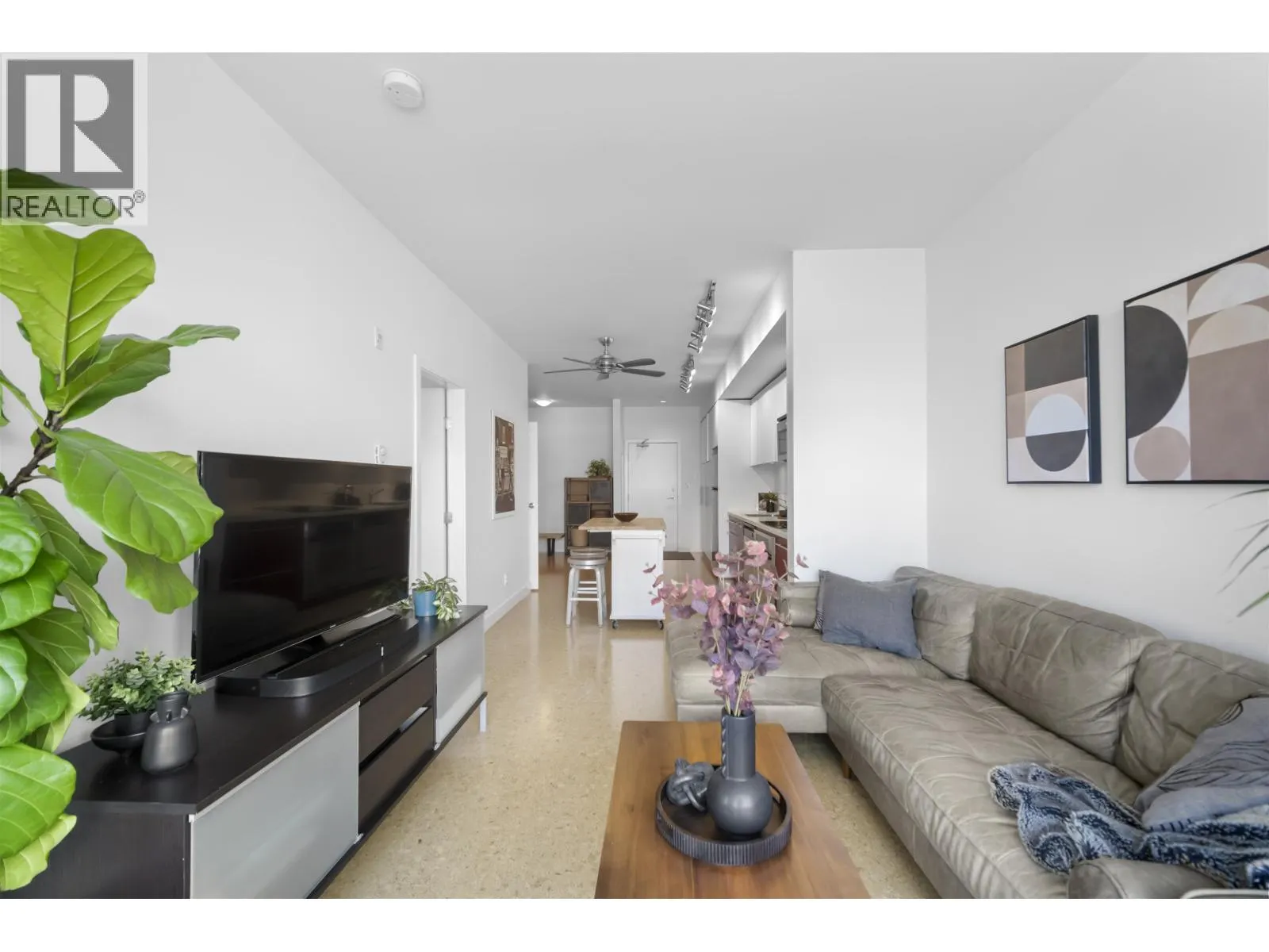 402 2828 MAIN STREET