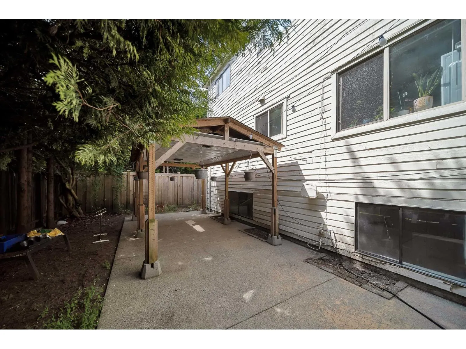 11196 MONROE DRIVE