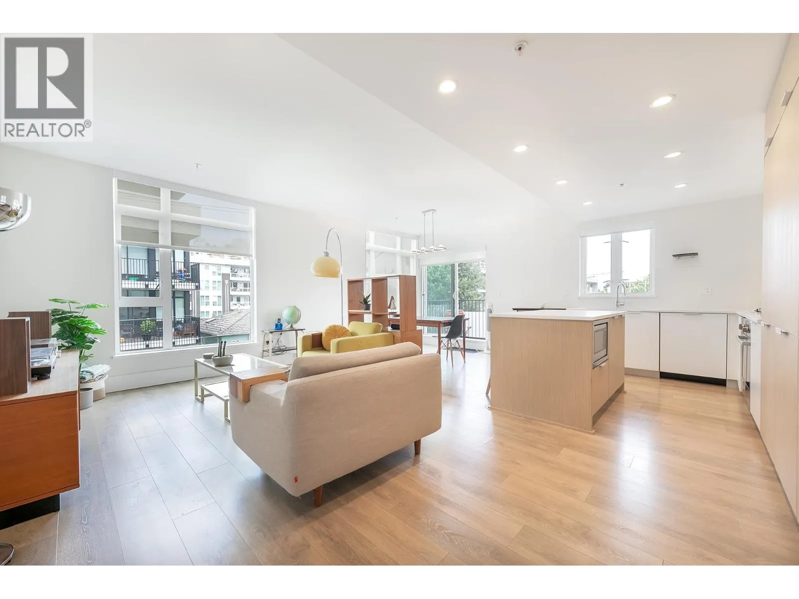 308 5085 MAIN STREET