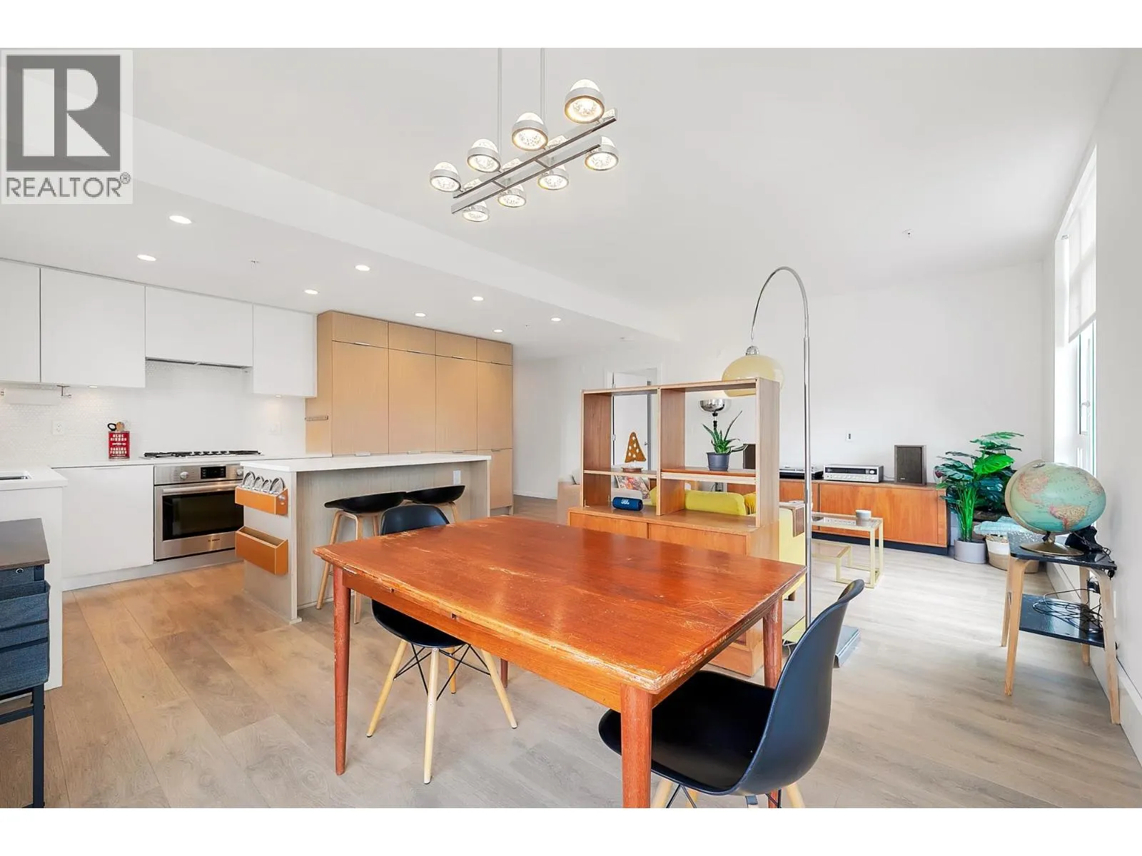 308 5085 MAIN STREET