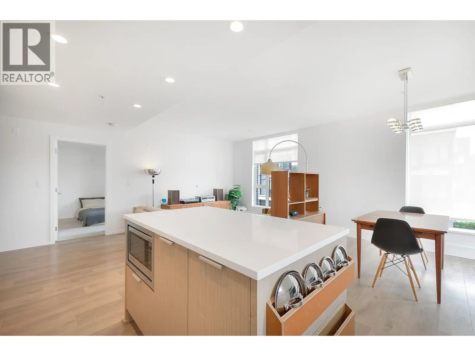 308 5085 MAIN STREET