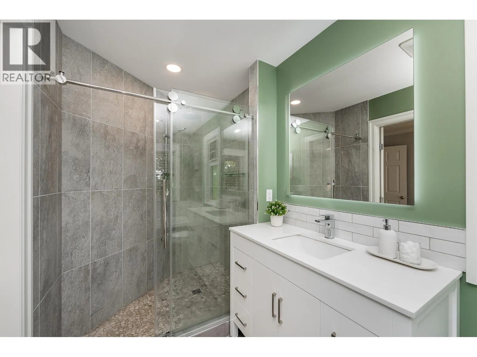 4 181 RAVINE DRIVE