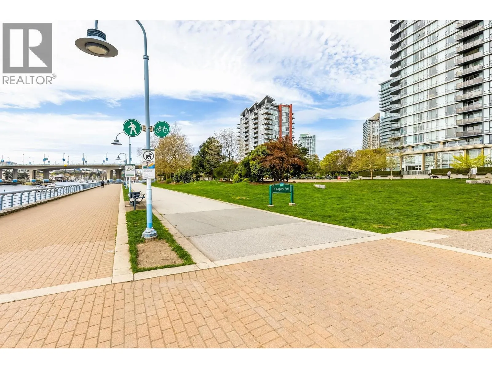 503 8 SMITHE MEWS