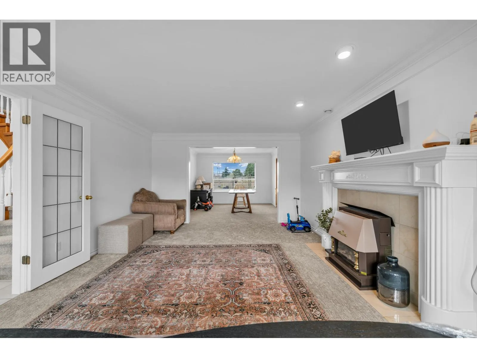6585 HOLLY PARK DRIVE
