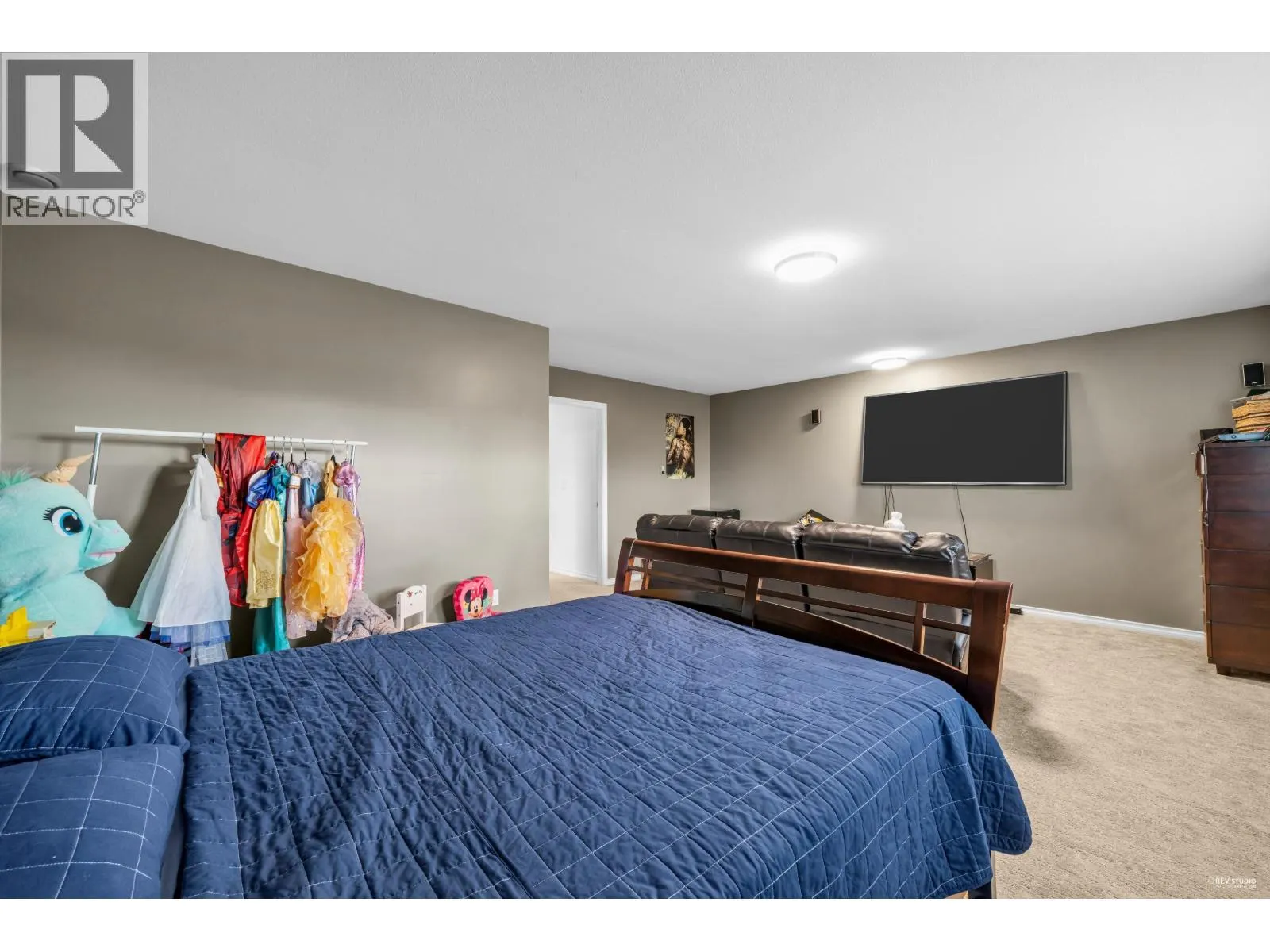 6585 HOLLY PARK DRIVE