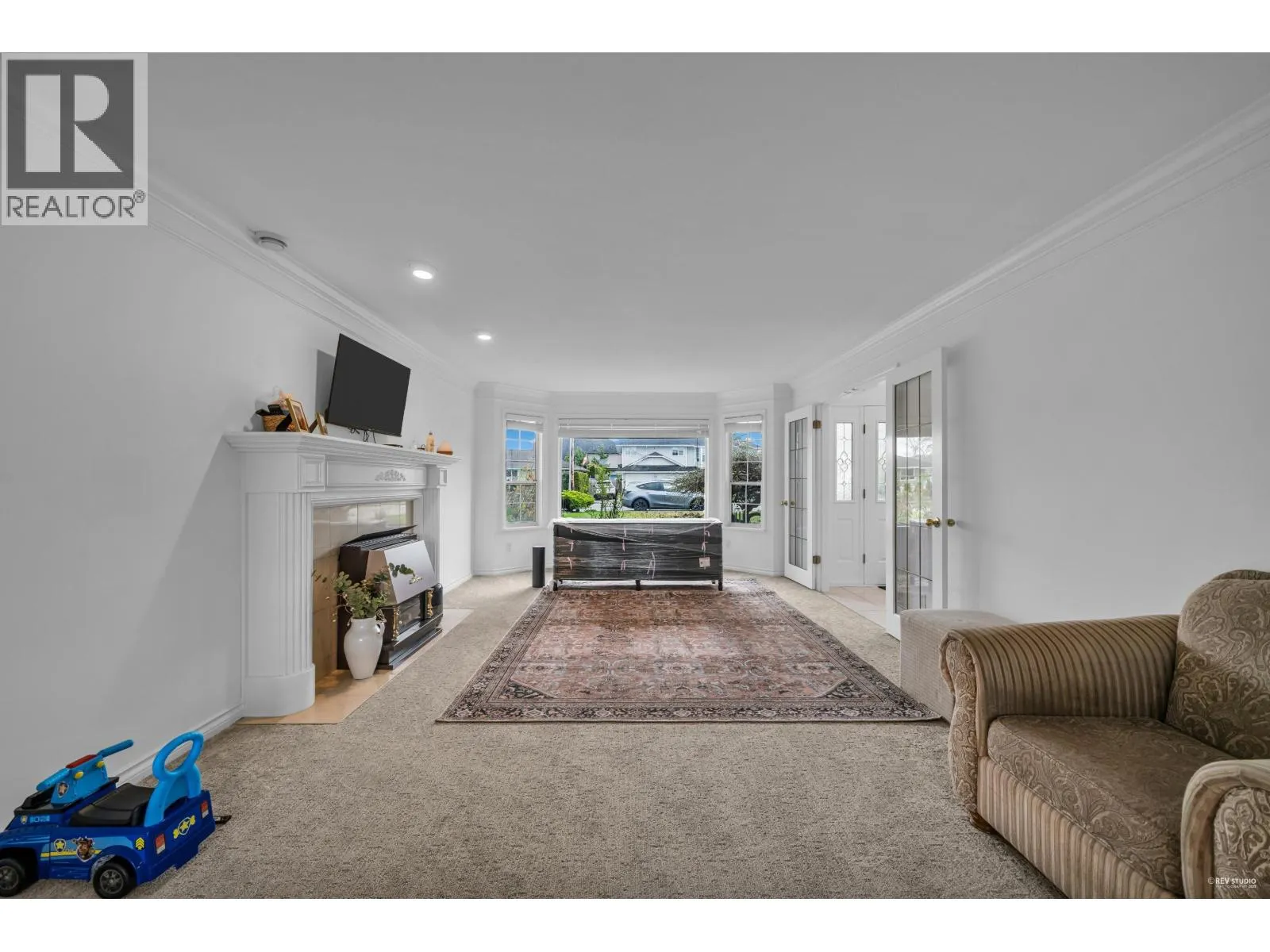 6585 HOLLY PARK DRIVE