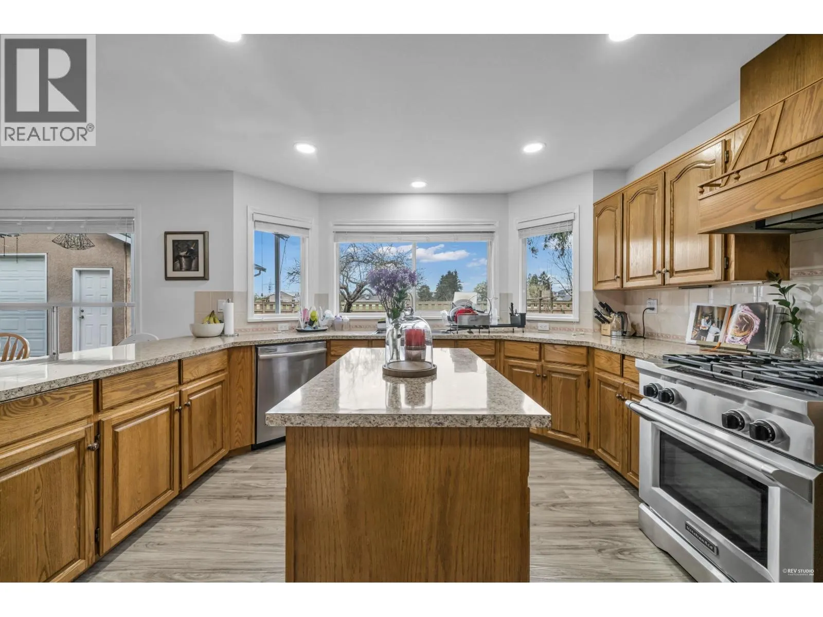 6585 HOLLY PARK DRIVE
