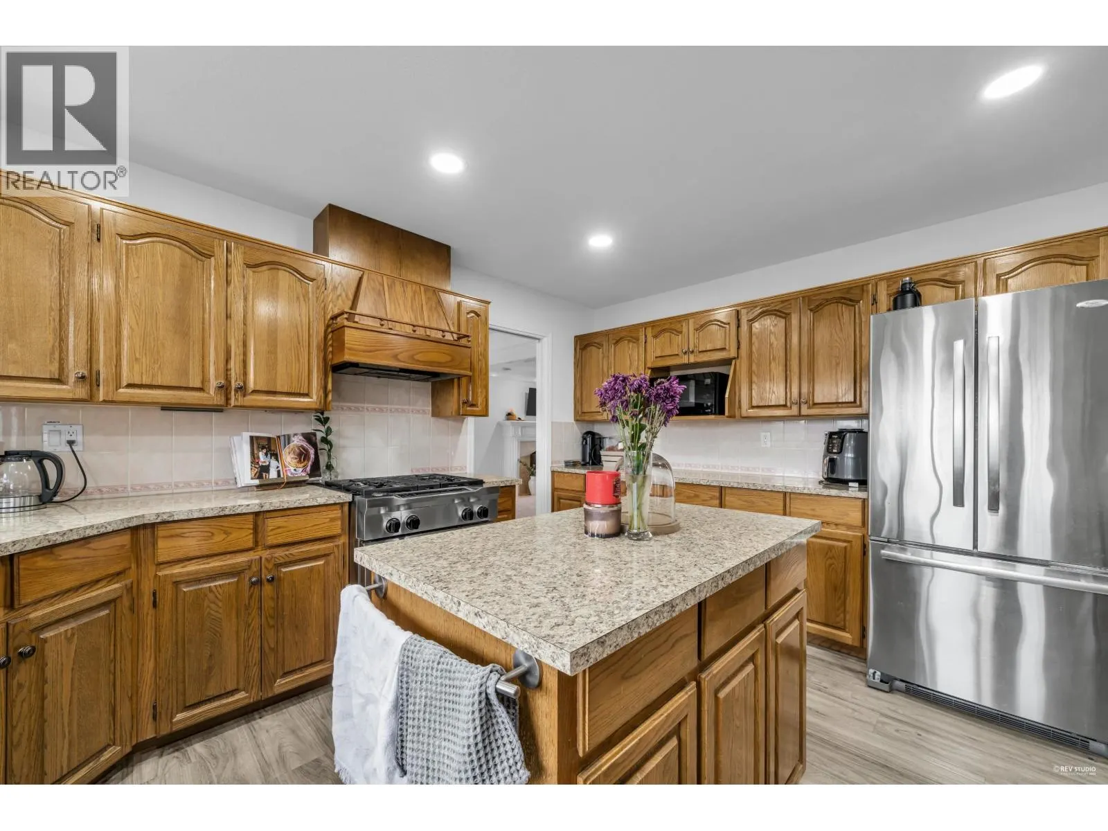 6585 HOLLY PARK DRIVE