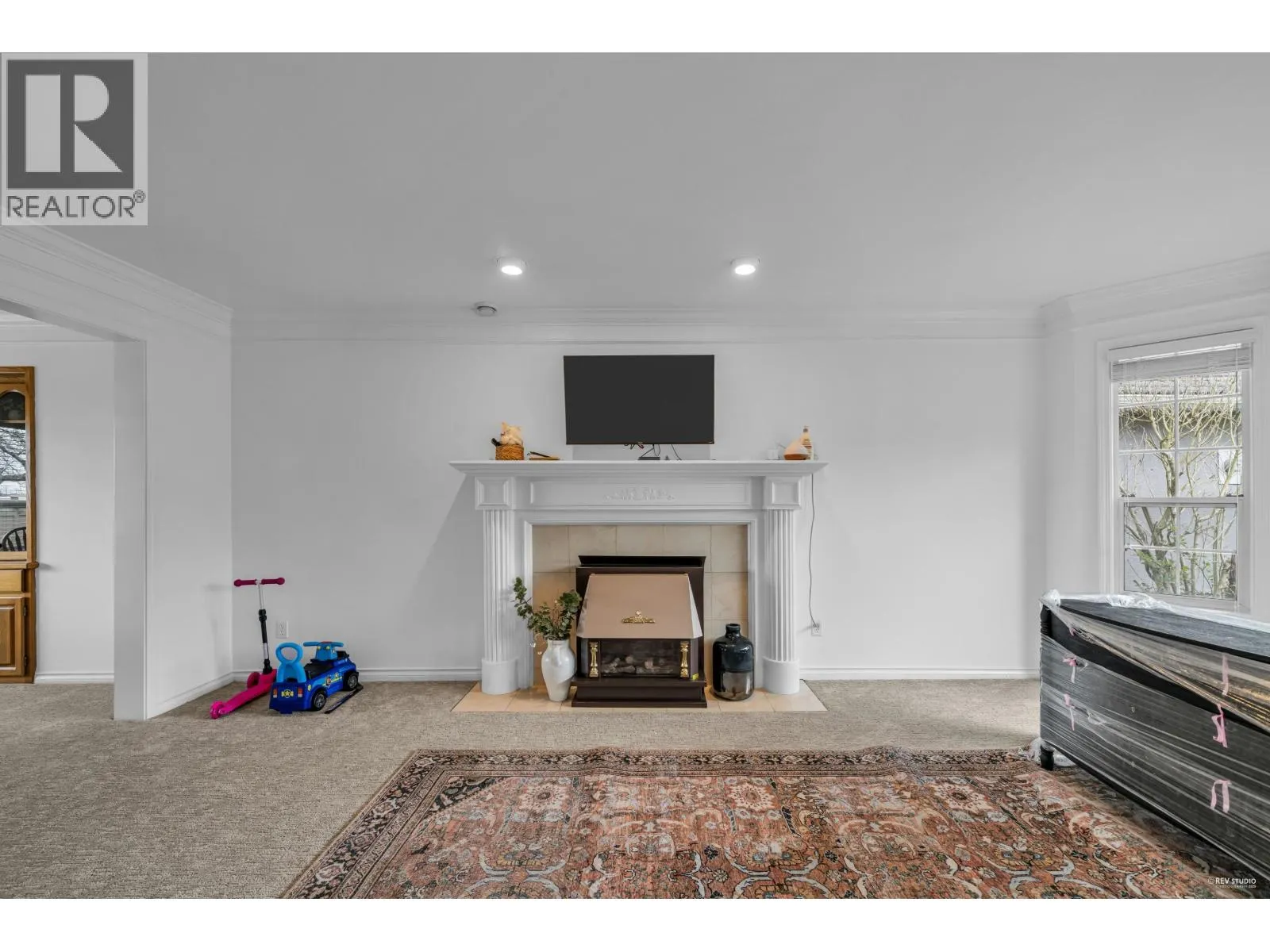 6585 HOLLY PARK DRIVE