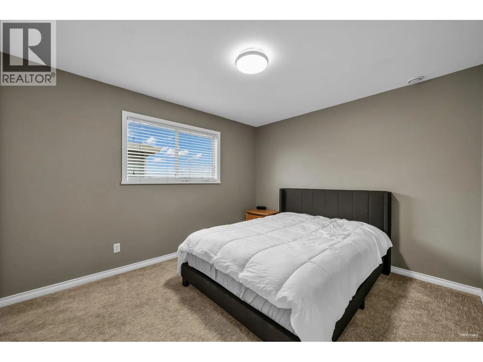 6585 HOLLY PARK DRIVE