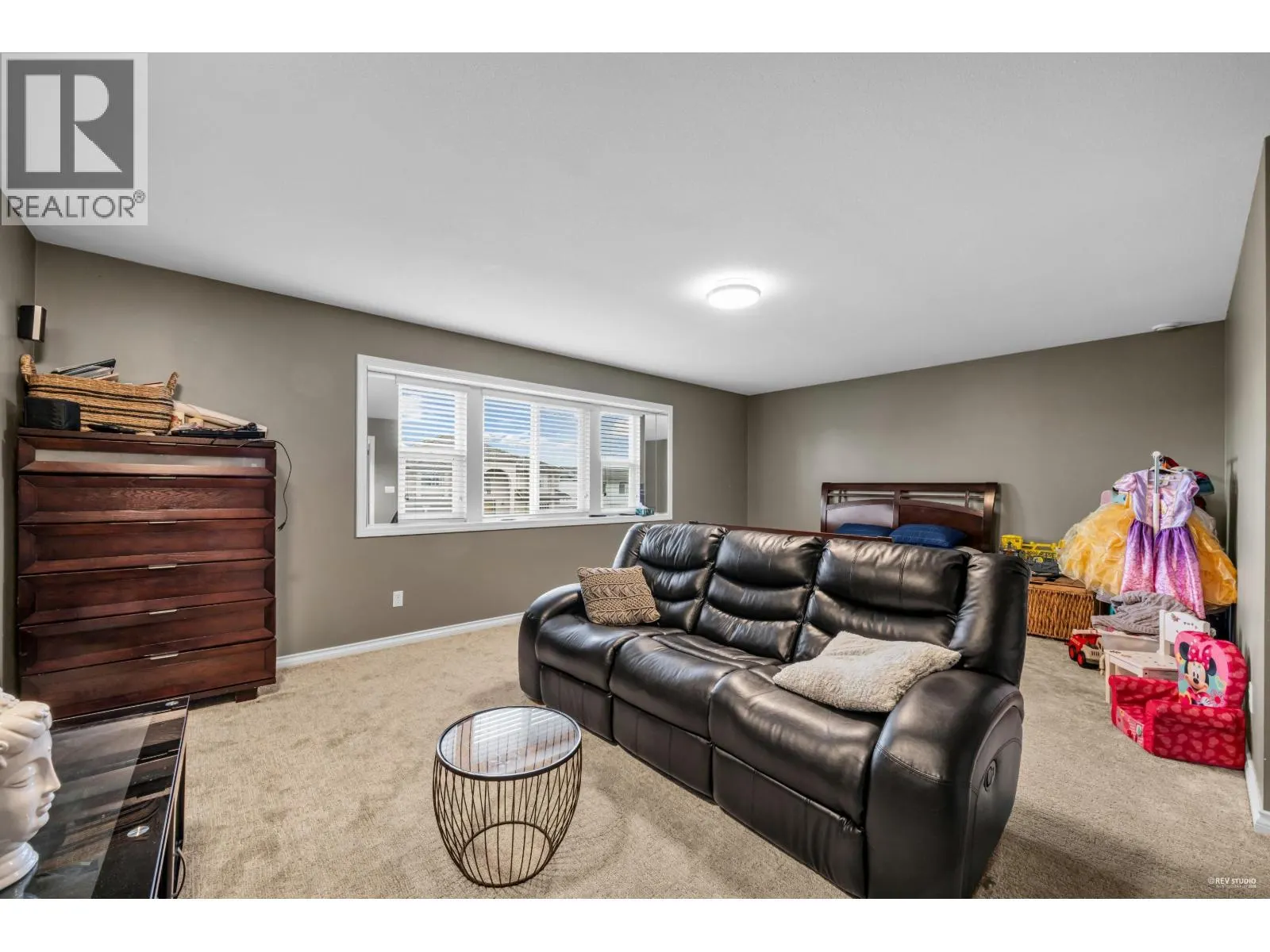6585 HOLLY PARK DRIVE