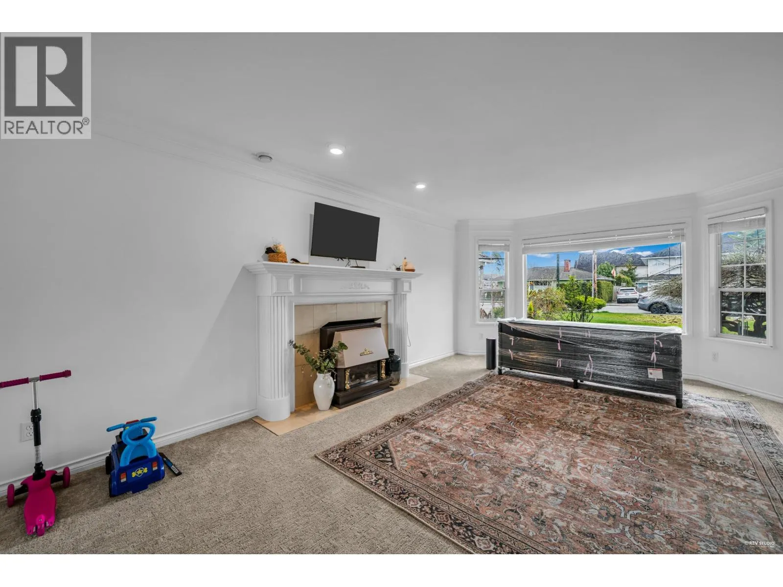 6585 HOLLY PARK DRIVE
