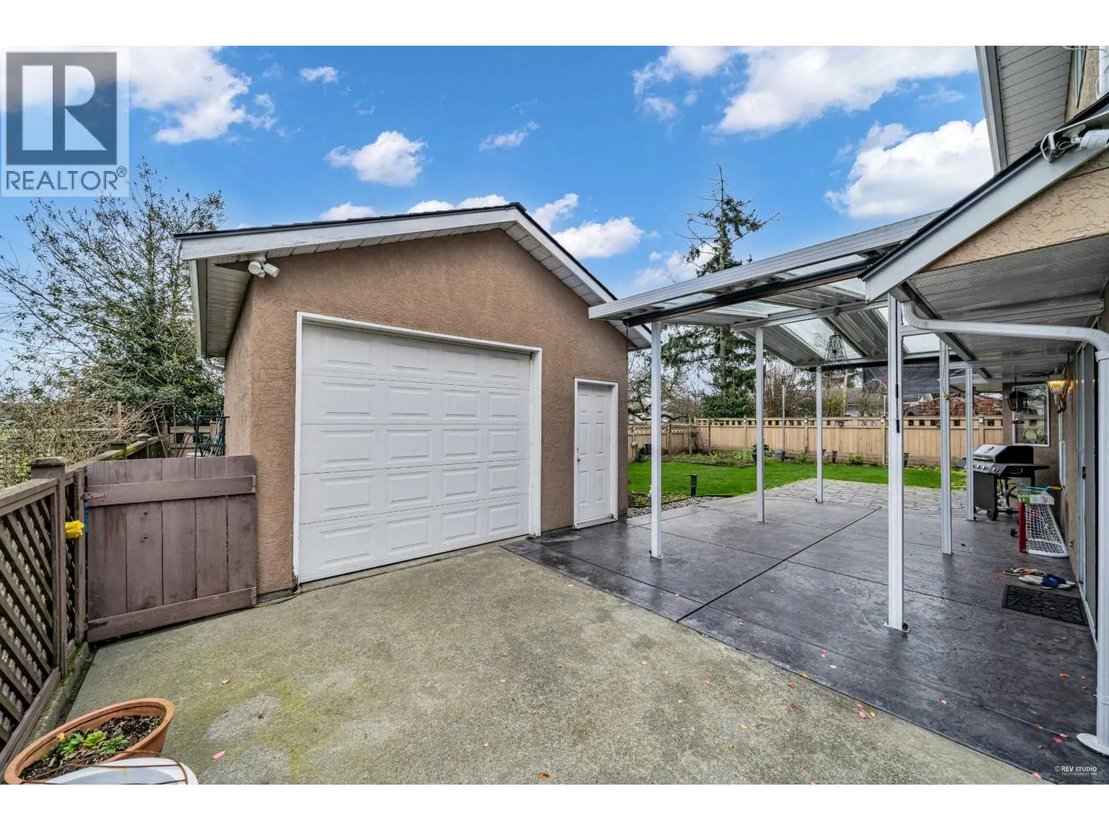 6585 HOLLY PARK DRIVE