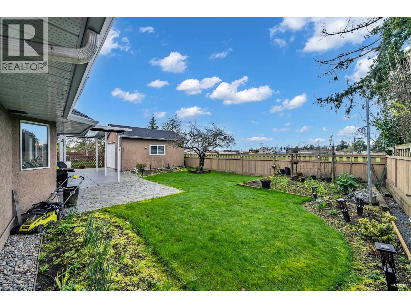 6585 HOLLY PARK DRIVE