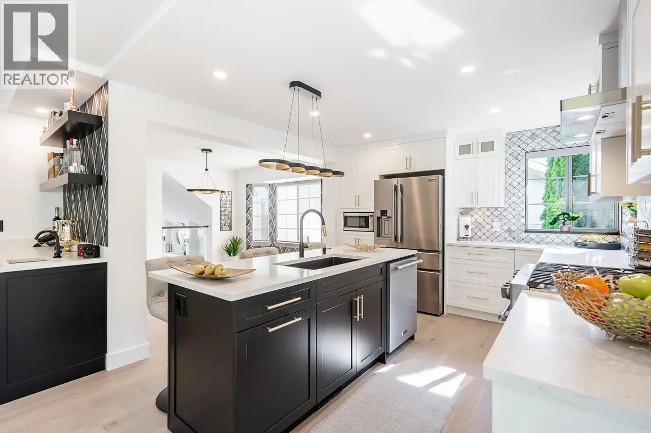 2637 SANDSTONE CRESCENT