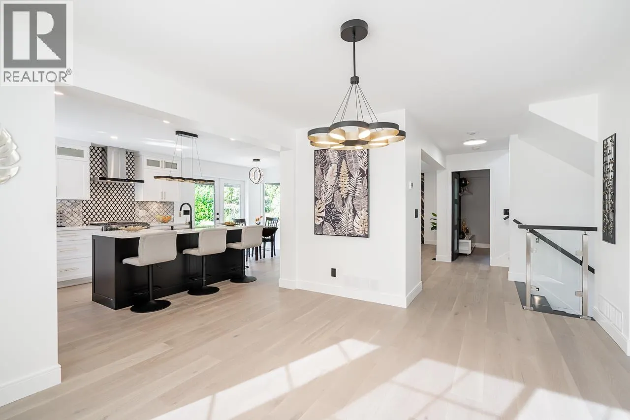 2637 SANDSTONE CRESCENT
