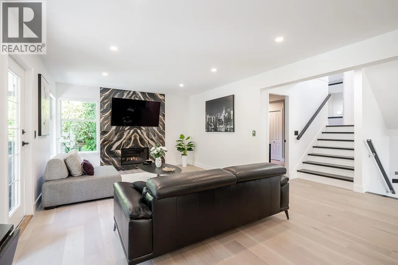 2637 SANDSTONE CRESCENT