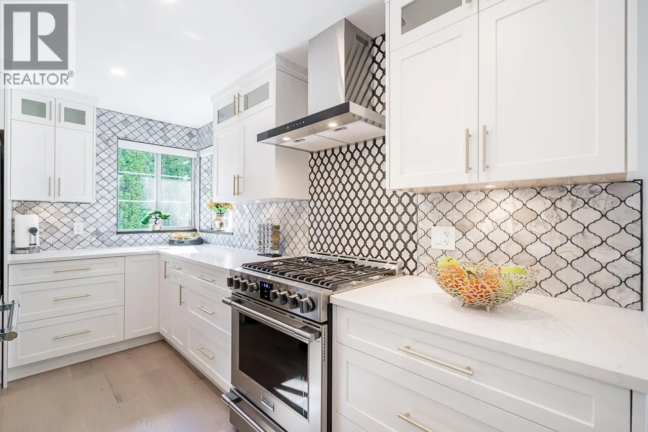 2637 SANDSTONE CRESCENT