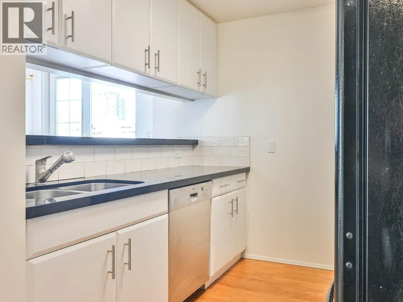 604 1508 MARINER WALK