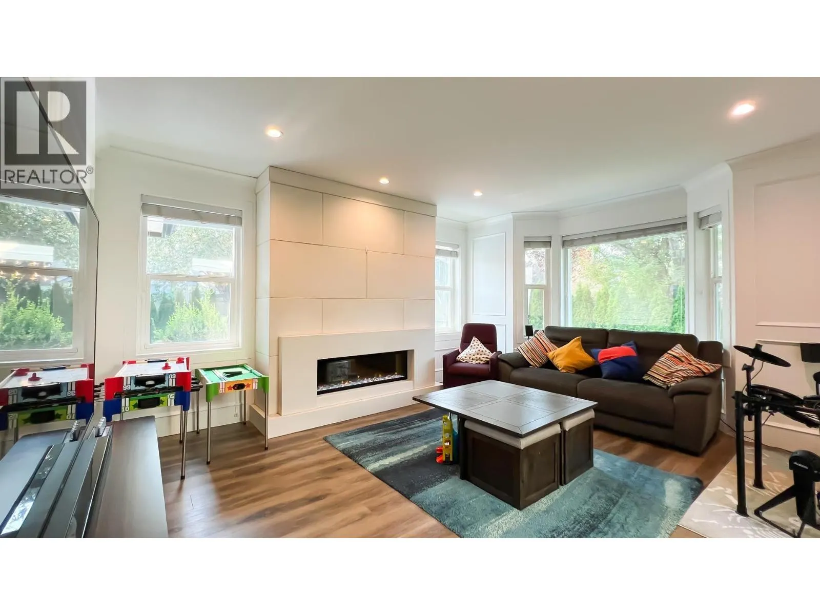 12220 PHOENIX DRIVE
