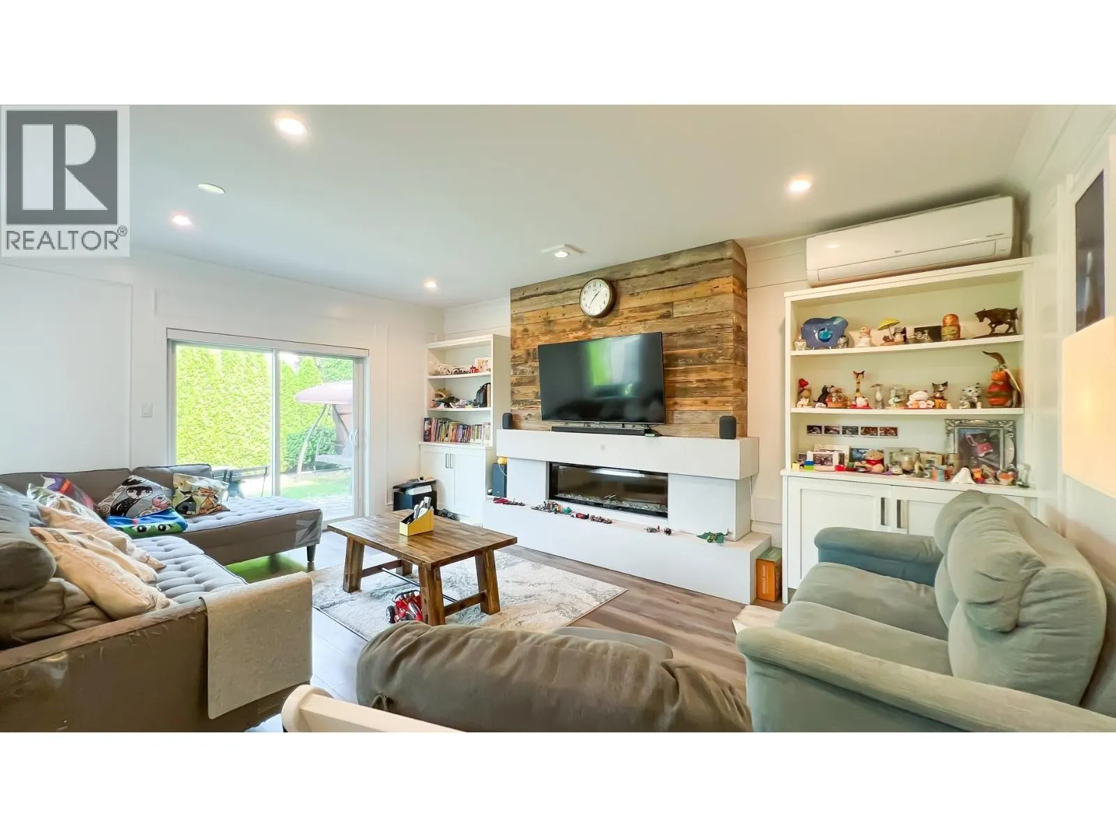 12220 PHOENIX DRIVE
