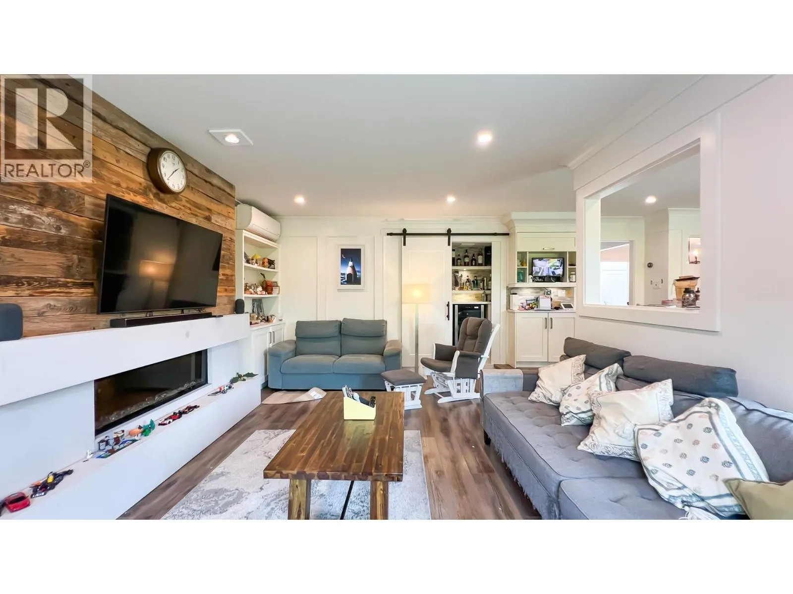 12220 PHOENIX DRIVE