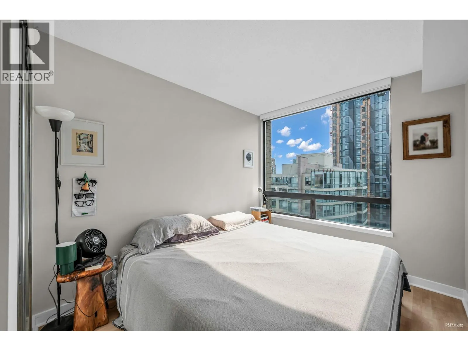 1504 1003 BURNABY STREET